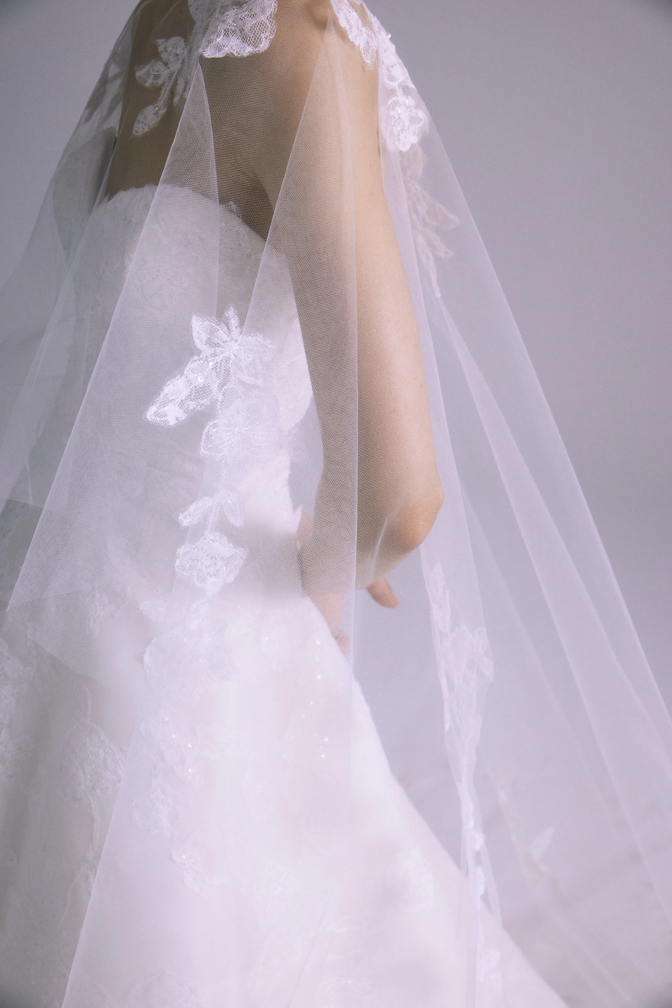 A852PO - Long Veil Cape