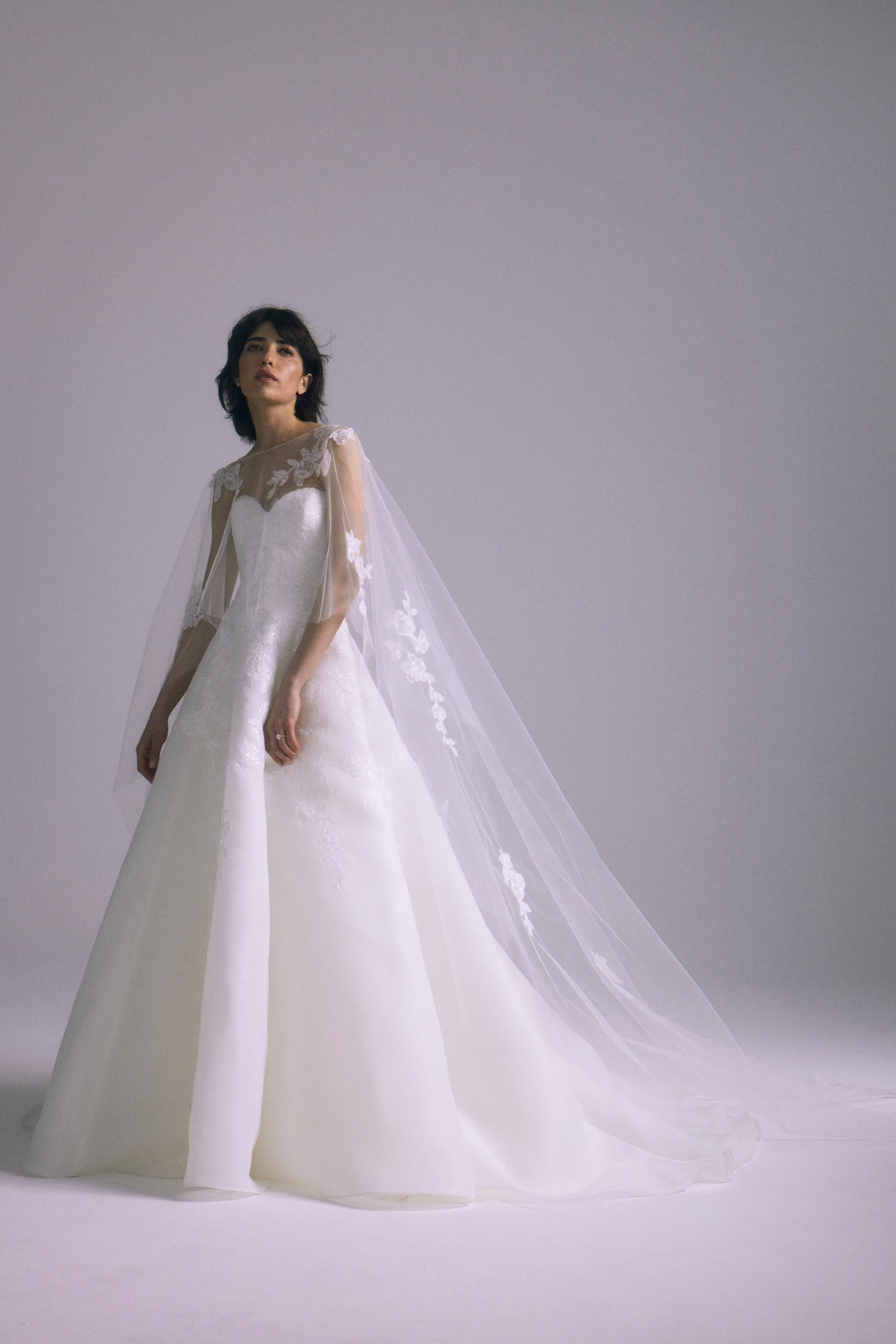 A852PO - Long Veil Cape