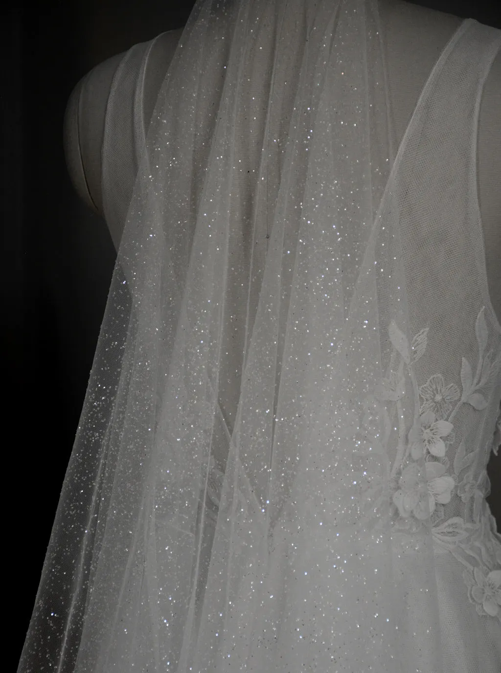 AURA | Long Sparkle Veil