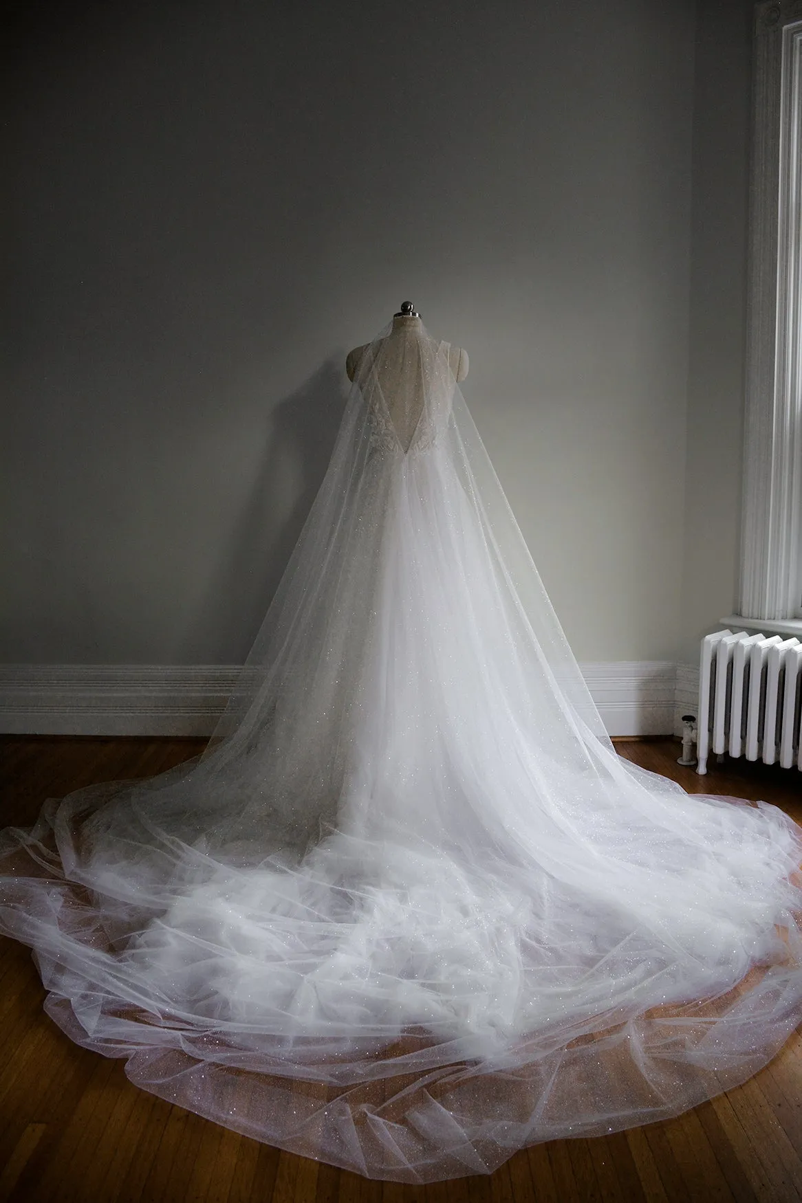 AURA | Long Sparkle Veil
