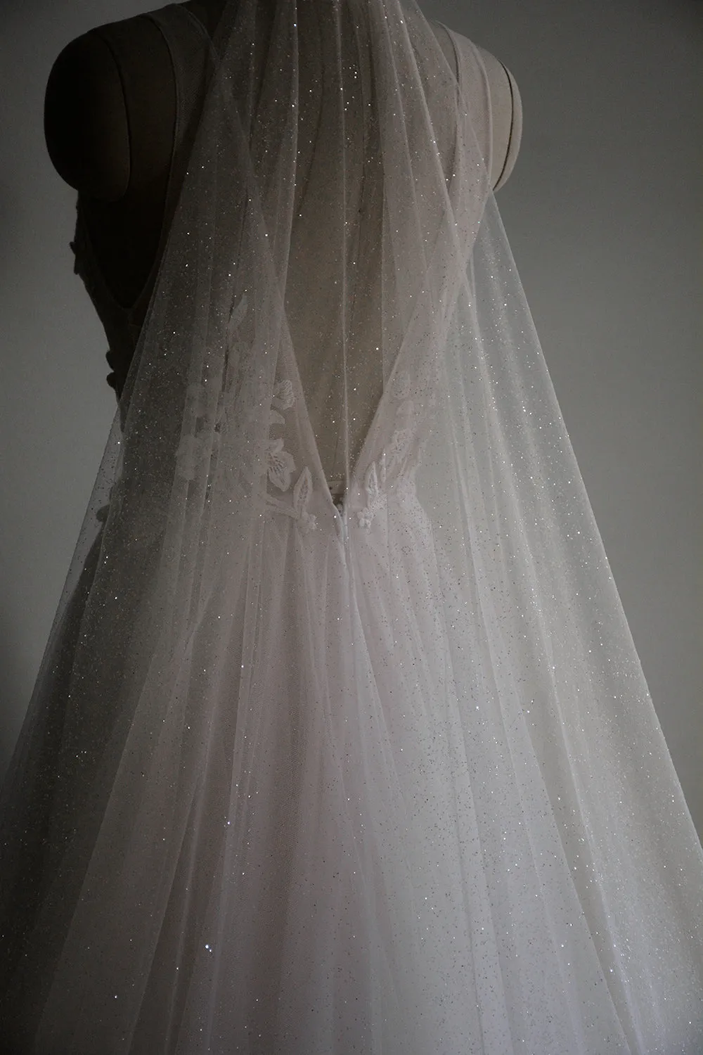 AURA | Long Sparkle Veil