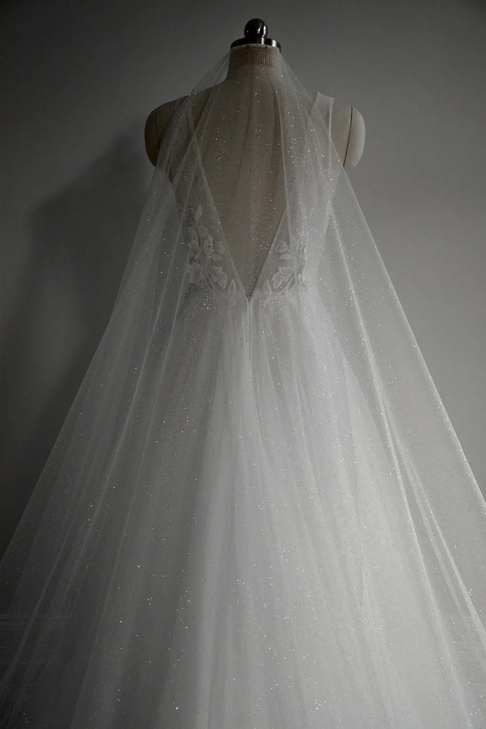AURA | Long Sparkle Veil