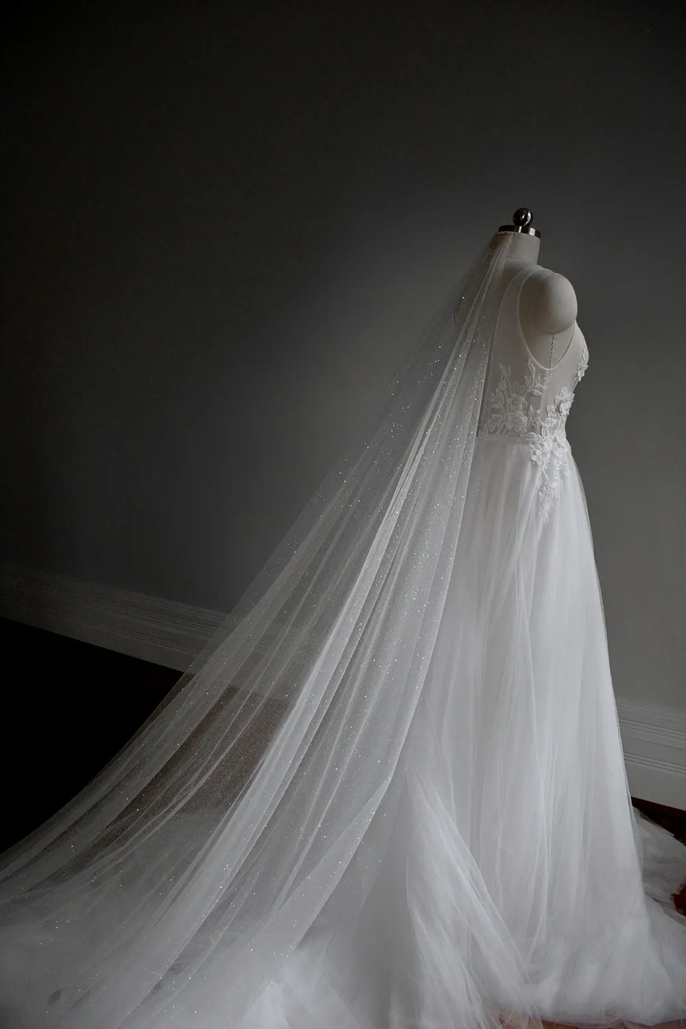 AURA | Long Sparkle Veil