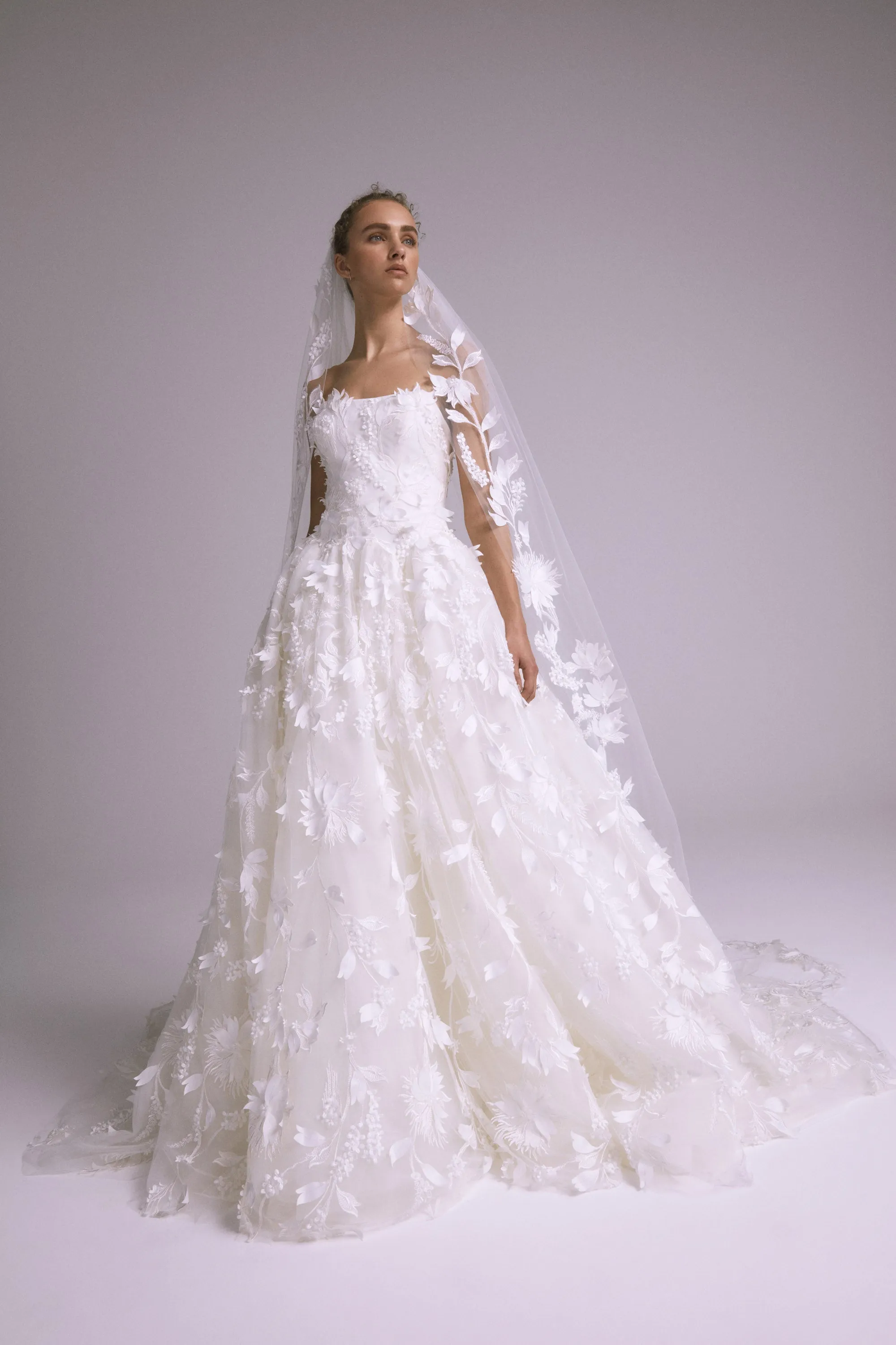 AVA817 - Embellished Floral Veil