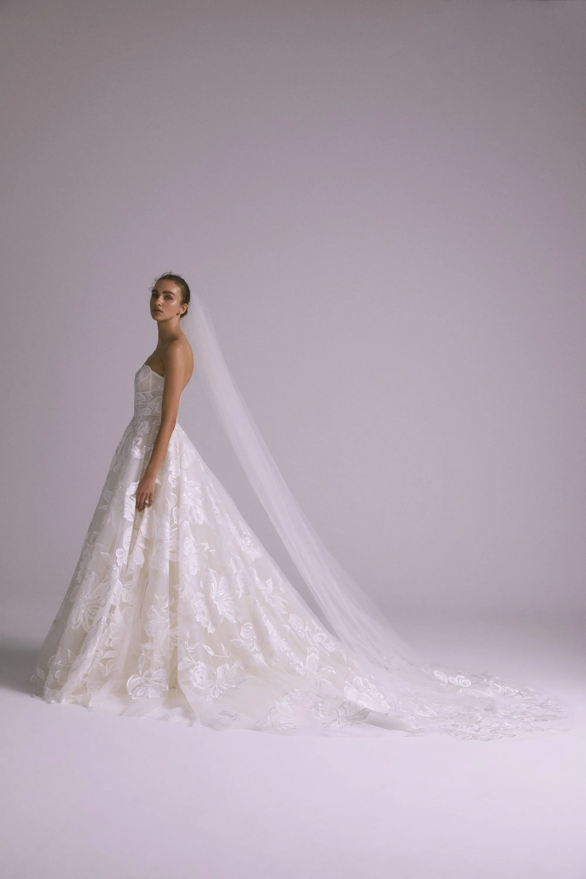 AVA821 - Oversized Floral Veil