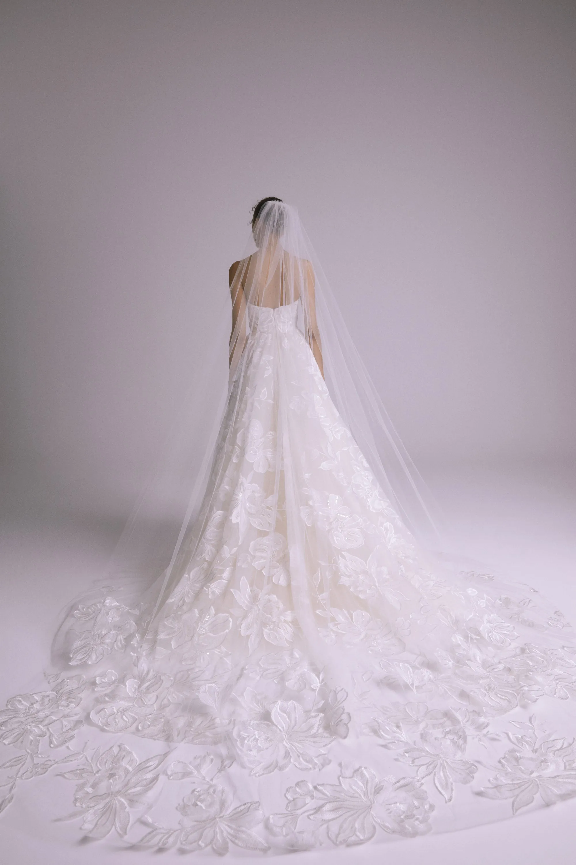 AVA821 - Oversized Floral Veil