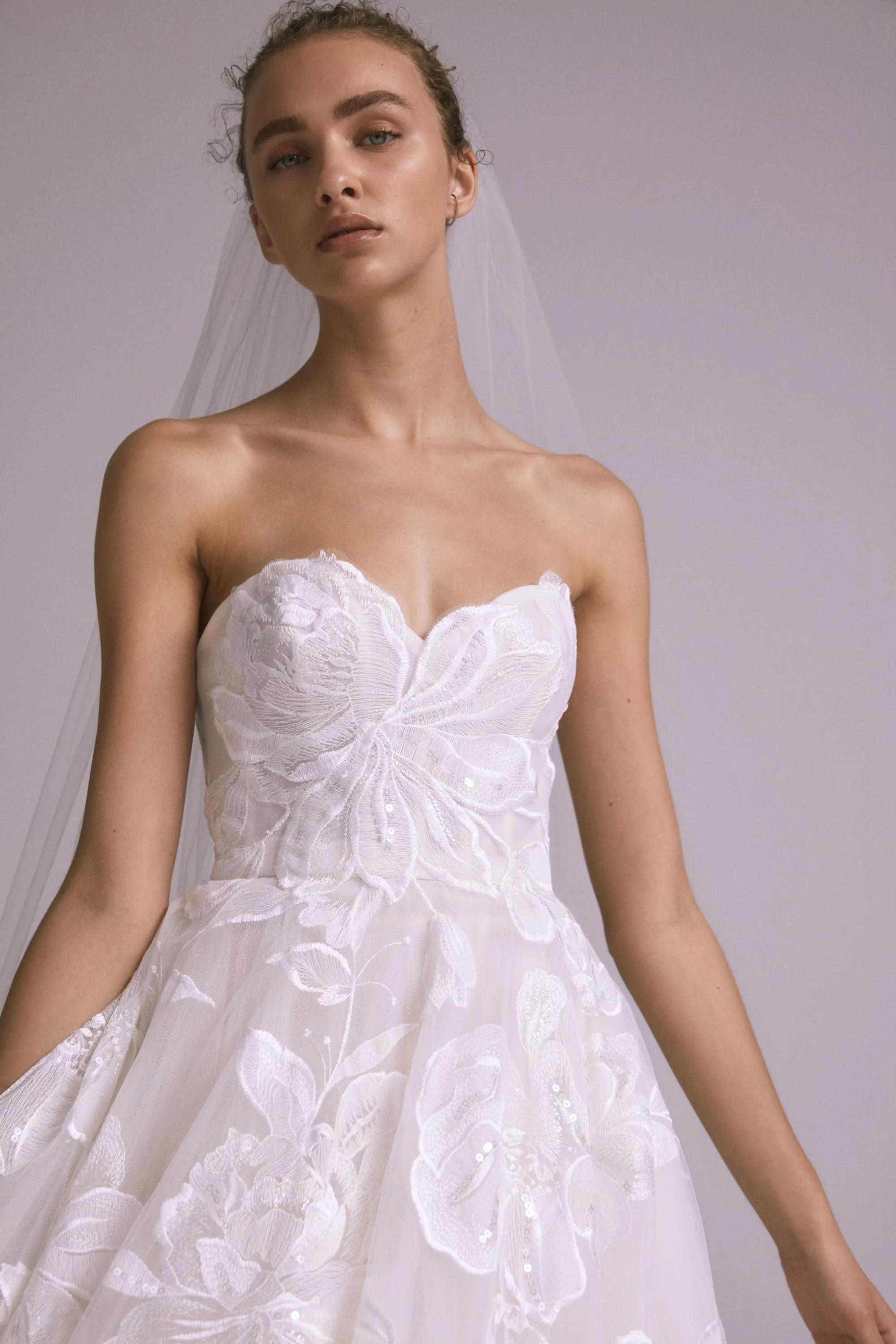 AVA821 - Oversized Floral Veil
