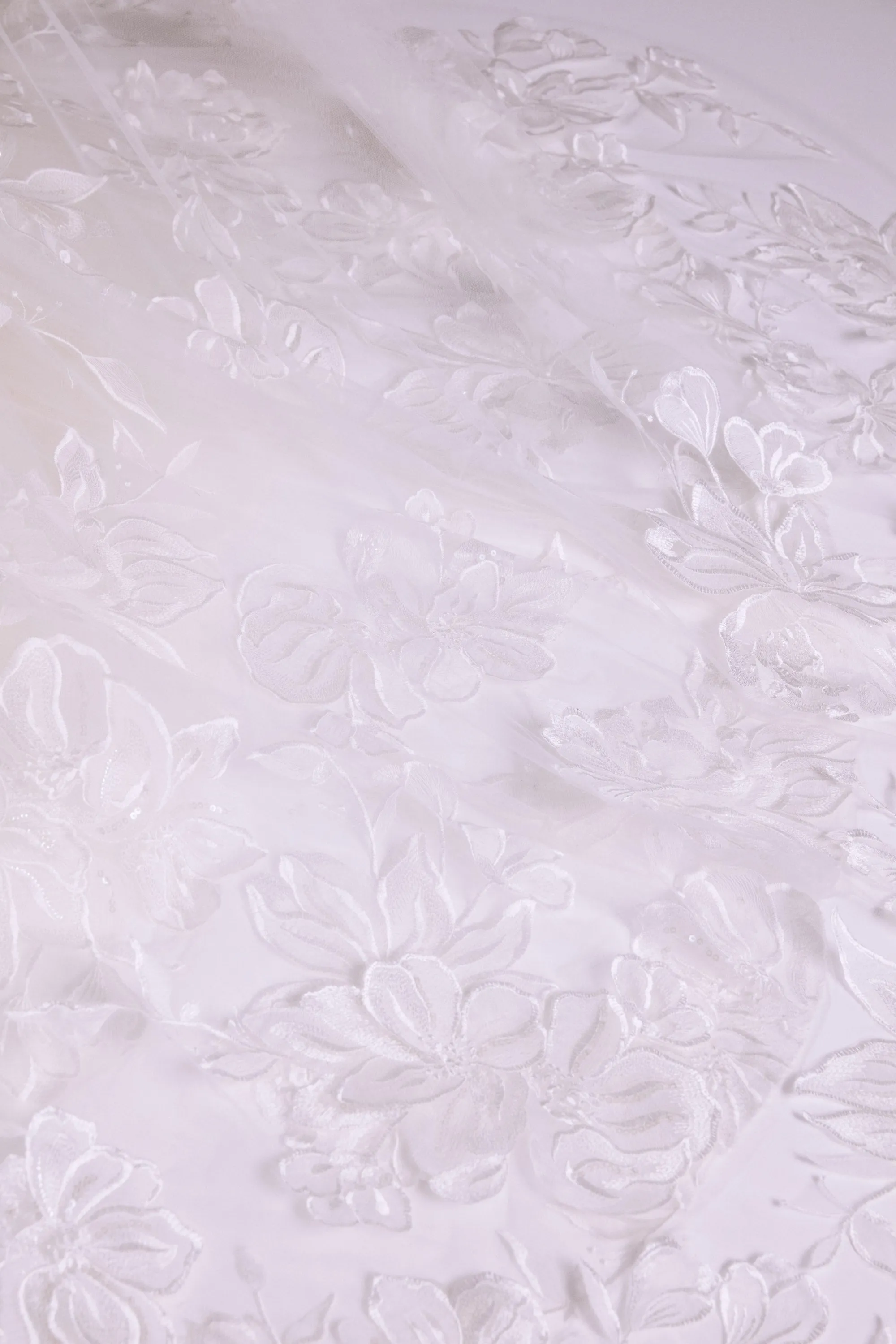 AVA821 - Oversized Floral Veil