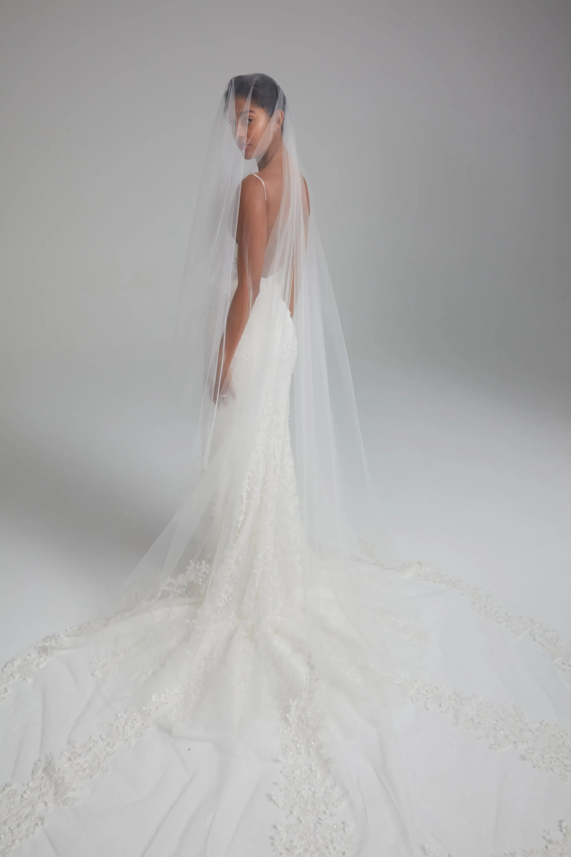 AVA846 - Embellished cathedral veil