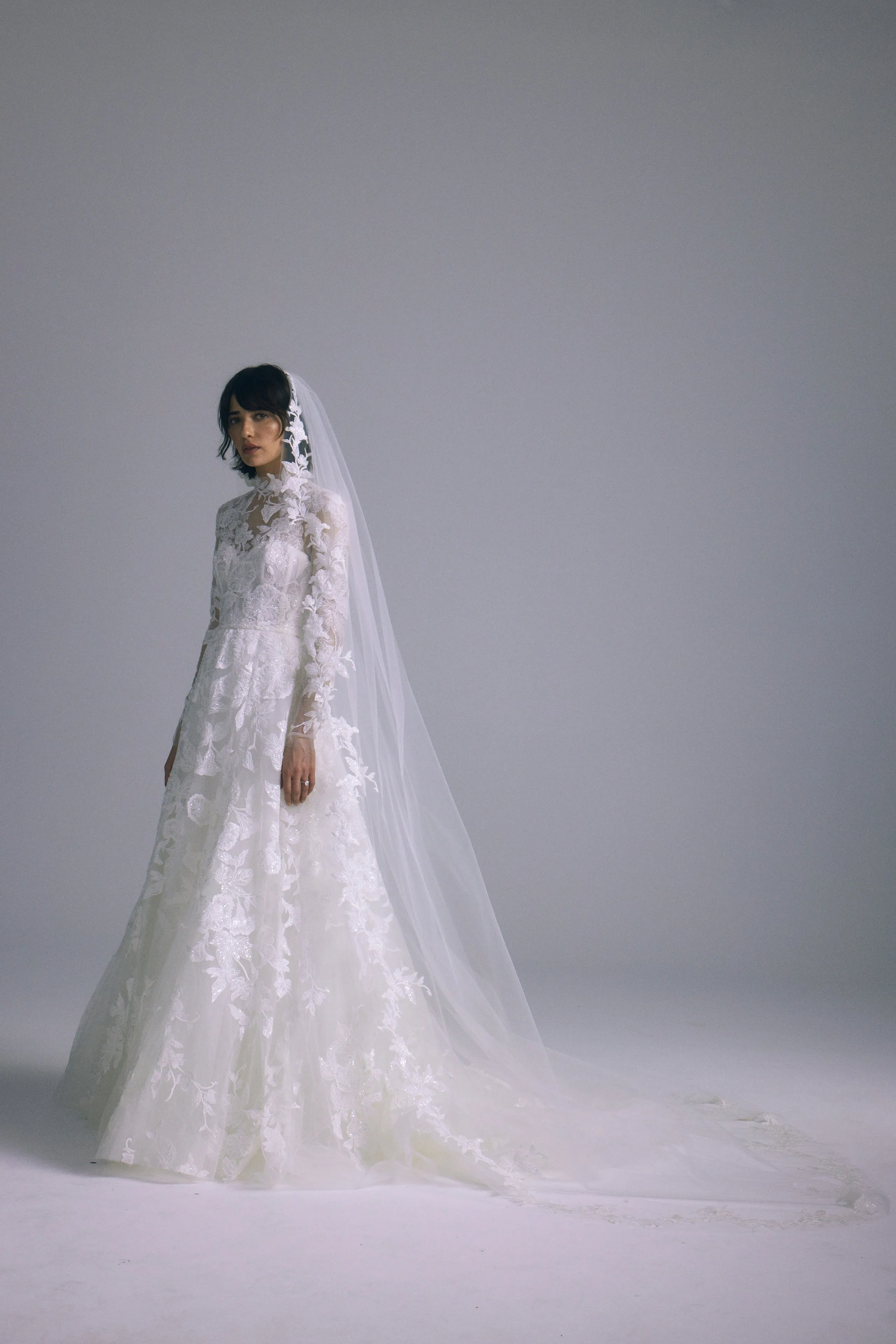 AVA855 - Embellished Cathedral Veil