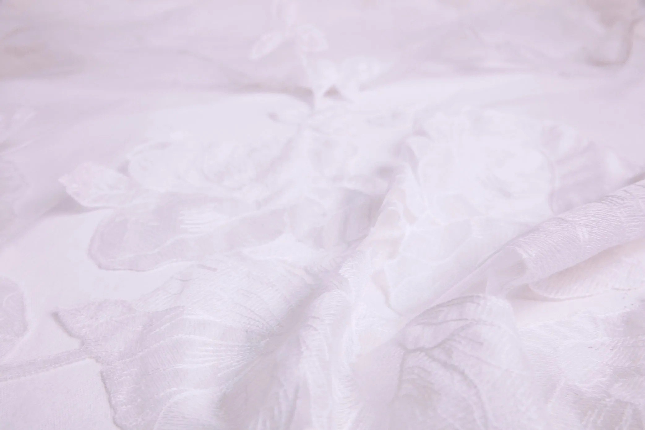 AVM739 - Floral Embroidery Veil