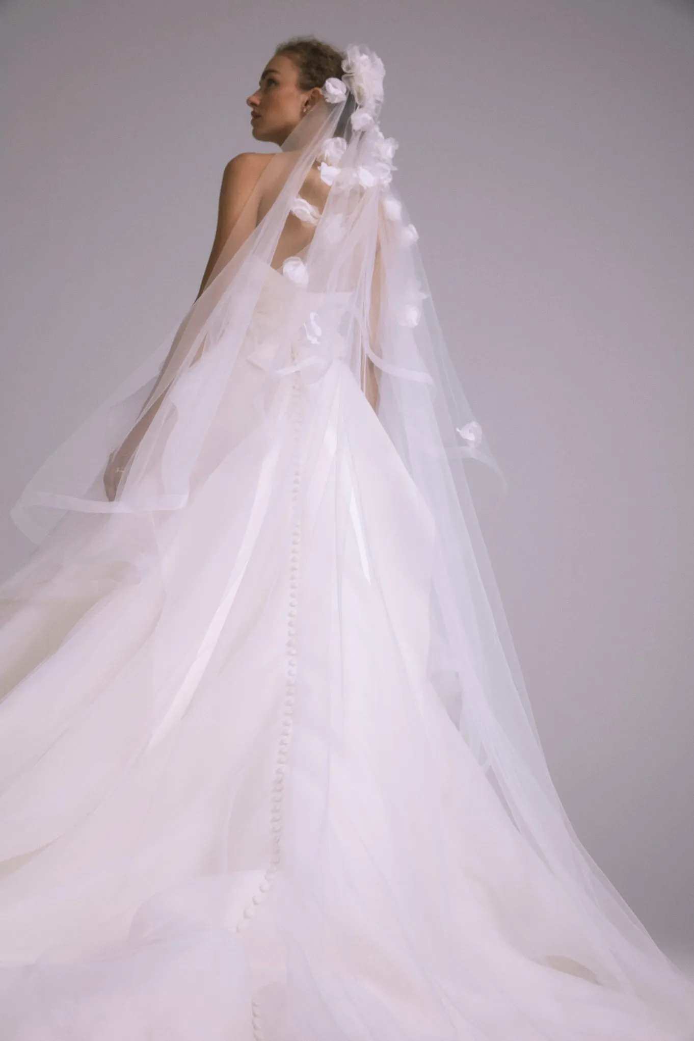 AVM740 - Floral Petals Veil