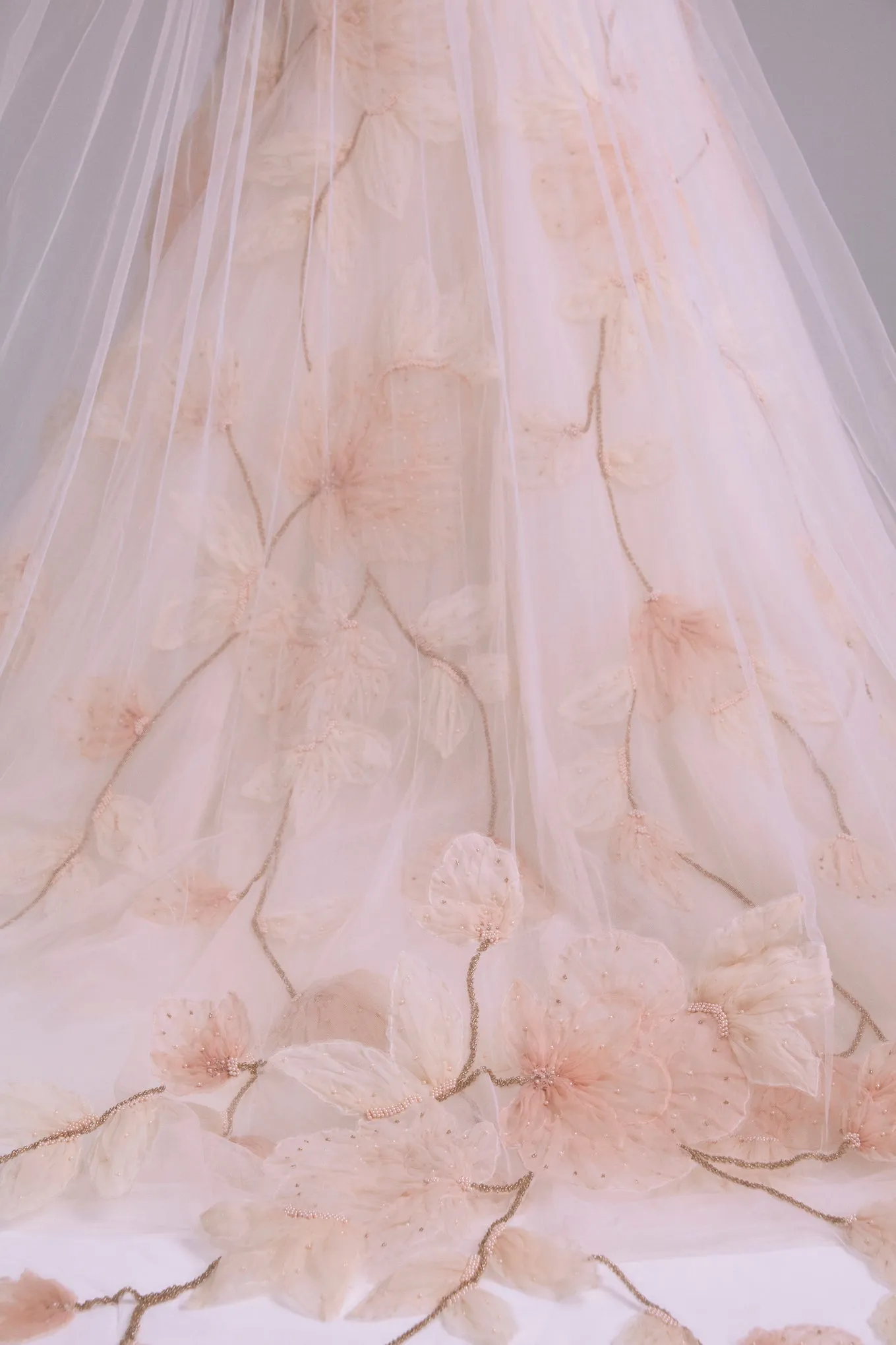 AVM745 - Dip-Dyed Floral Veil