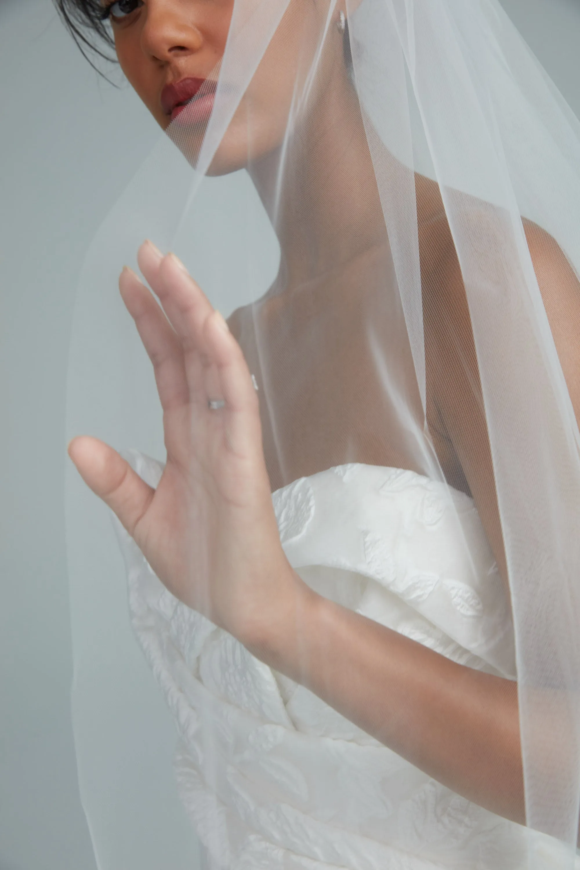 AVM755 - Floral jacquard cathedral veil