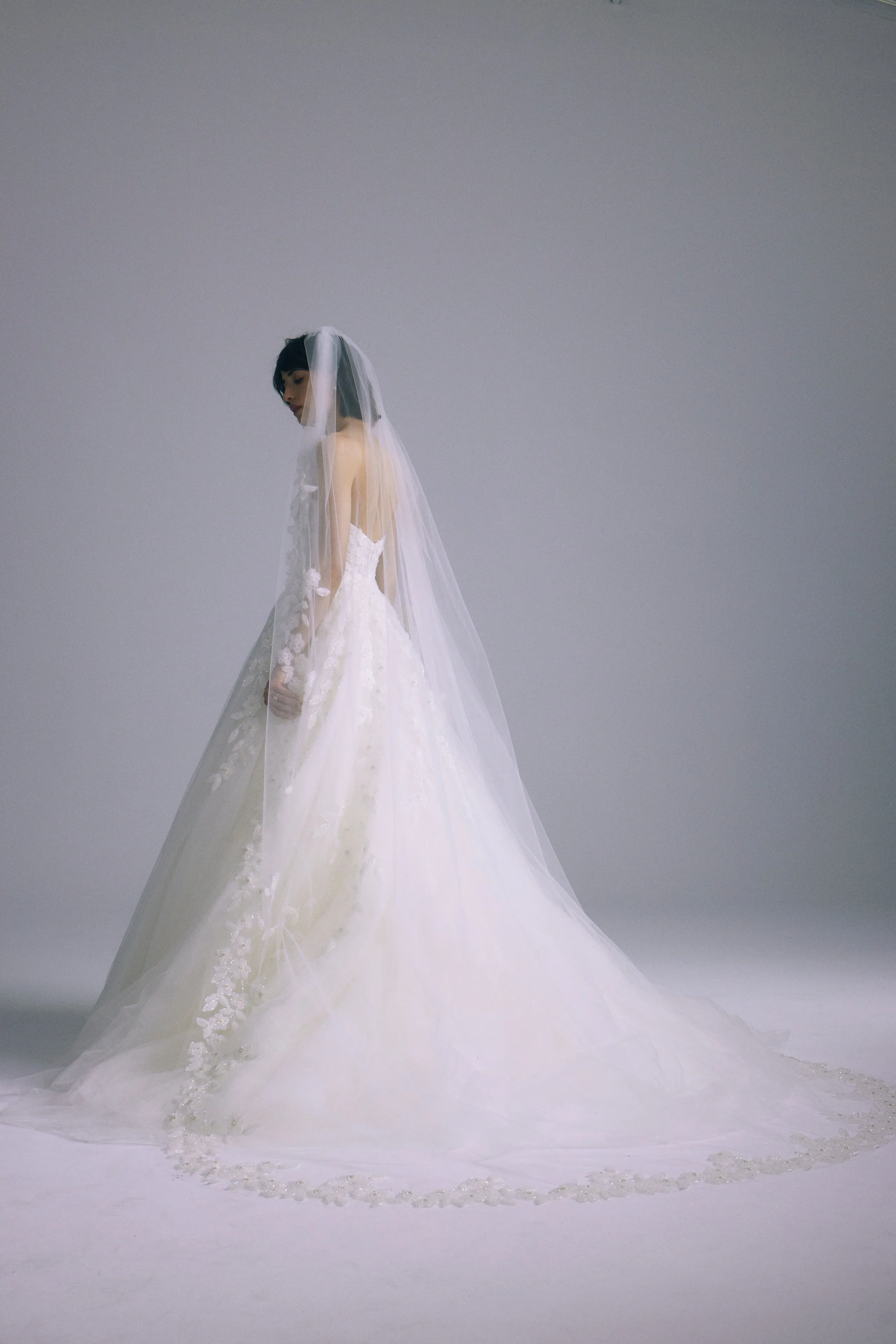 AVM762 - Embroidered Cathedral Veil.