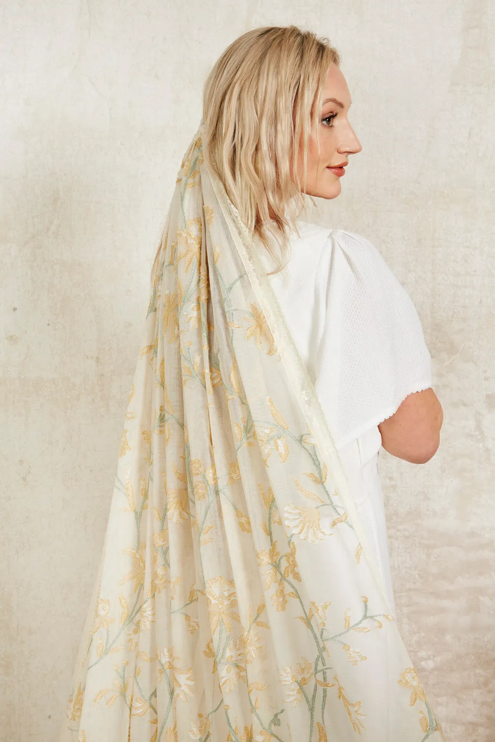 Carly veil