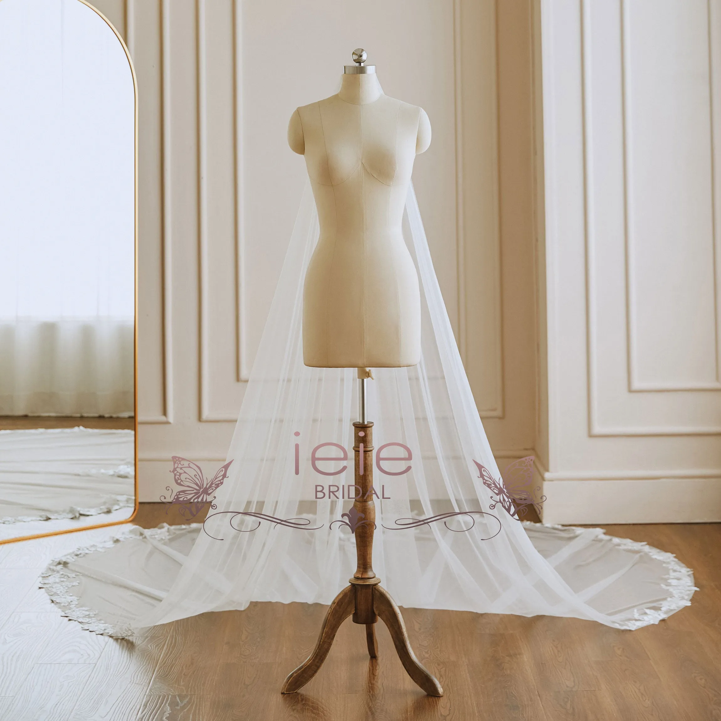 Cathedral Long Wedding Veil with Lace at Train VG3033