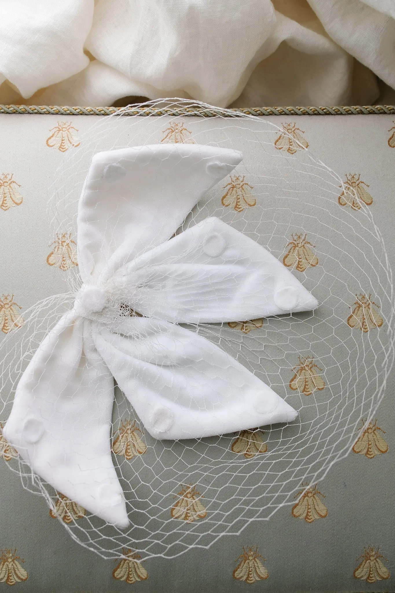 Chic 1960's Big Velvet Bow Birdcage Wedding Veil Headpiece / OS