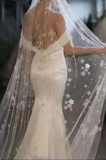 Dreamy Mesh Flower & Pearl Long Bridal Veil
