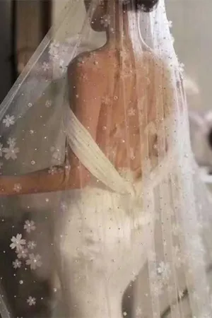 Dreamy Mesh Flower & Pearl Long Bridal Veil