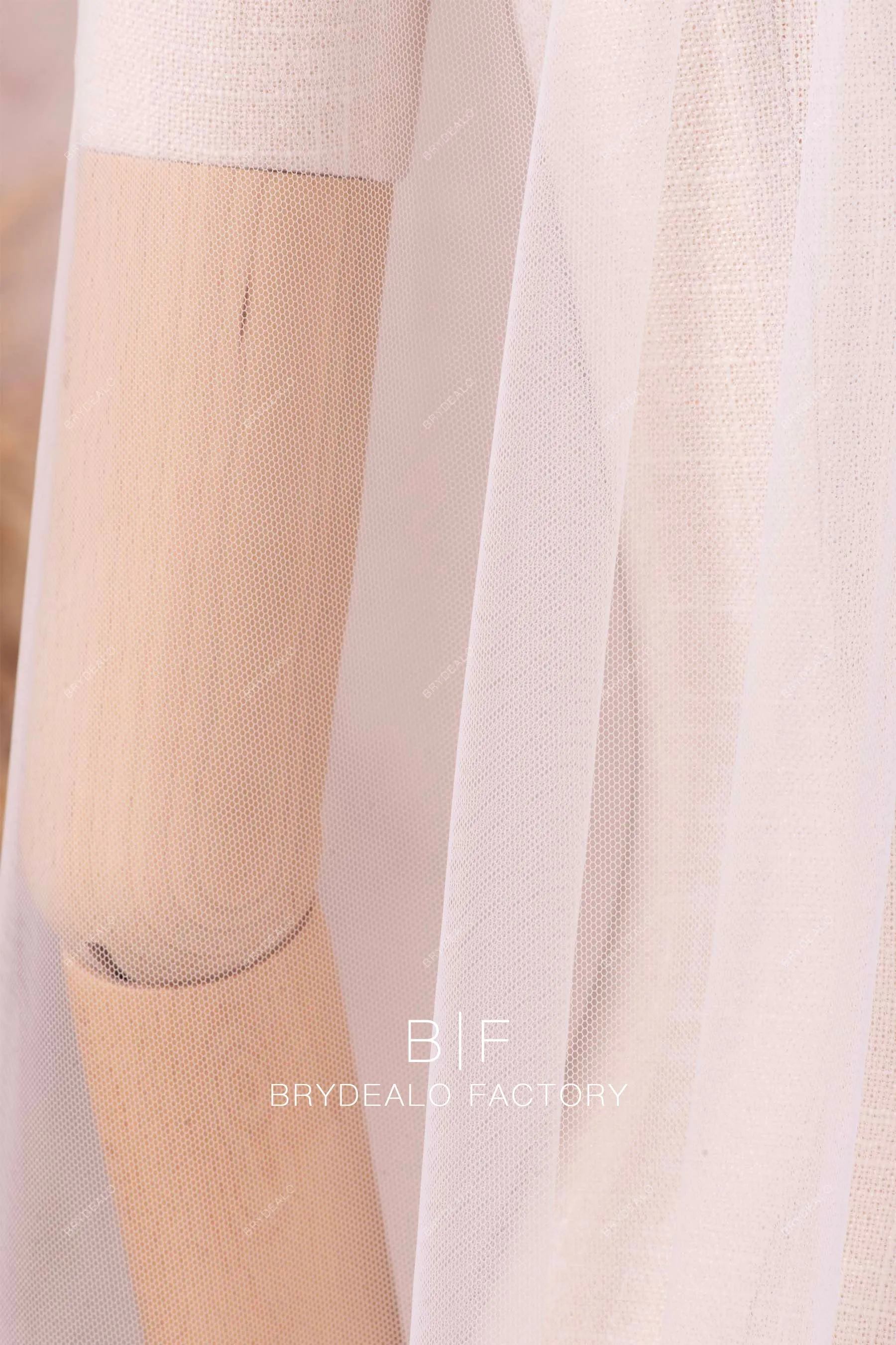 Elegant Single-tier Barely There Wedding Veil Raw Cut Long Bridal Veil