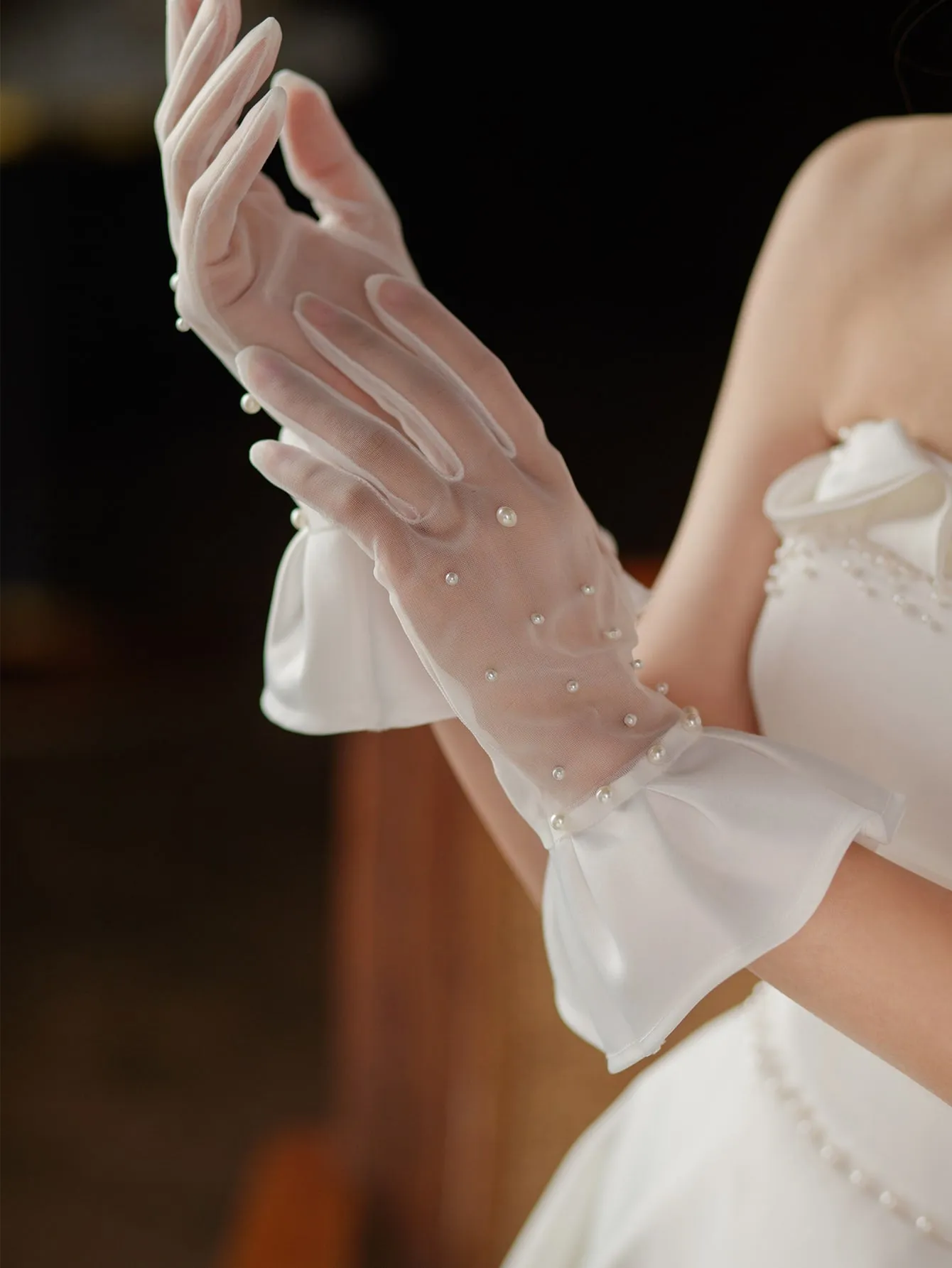 Fashionable Elegant Short Sleeve Hollow Lace Bridal Gloves With Faux Pearl Decoration