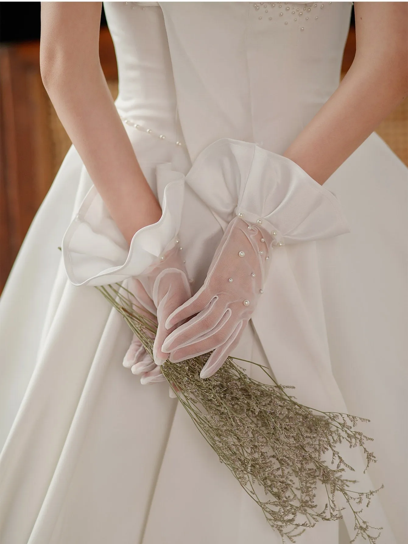 Fashionable Elegant Short Sleeve Hollow Lace Bridal Gloves With Faux Pearl Decoration