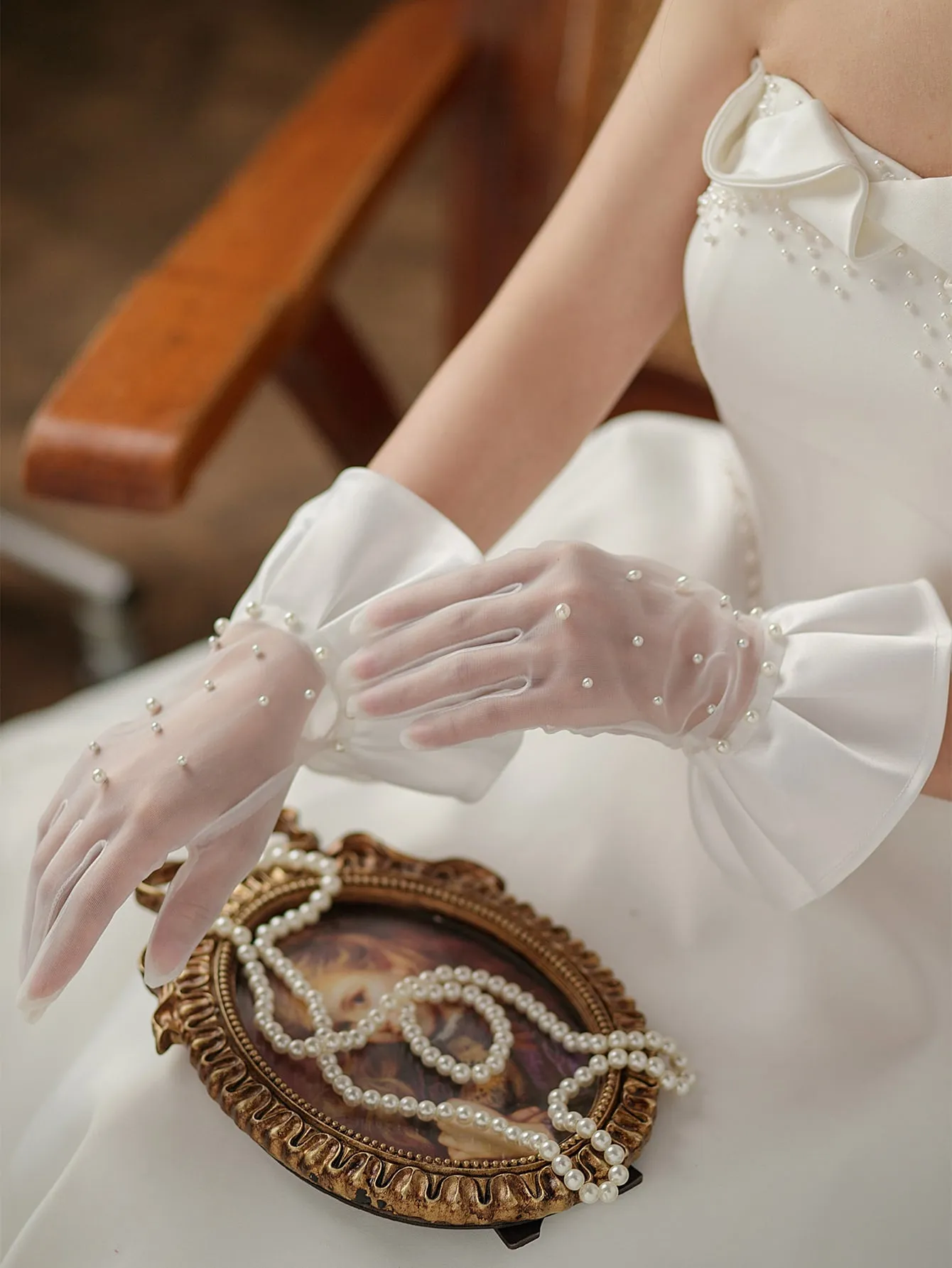Fashionable Elegant Short Sleeve Hollow Lace Bridal Gloves With Faux Pearl Decoration