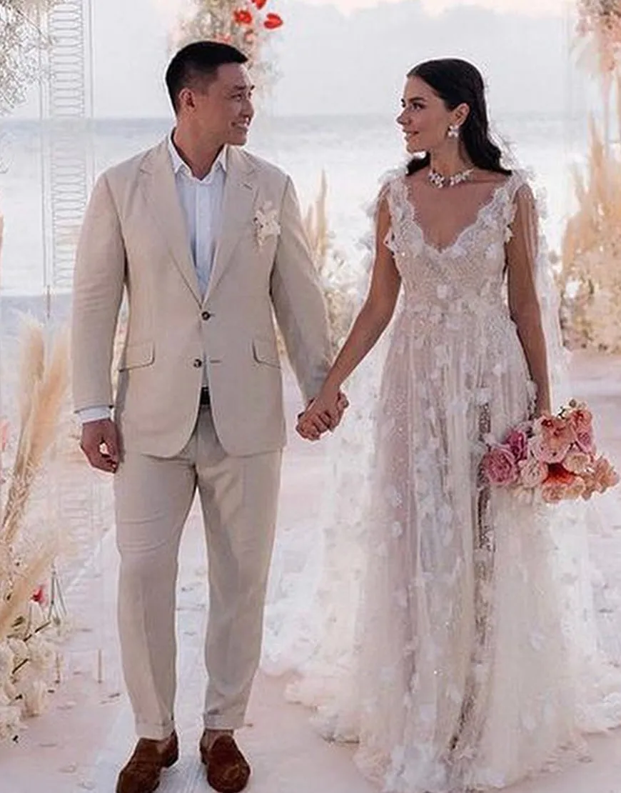 Luolandi A-line Lace Wedding Dress with Split V-neck Sexy Beautiful Without bride veil