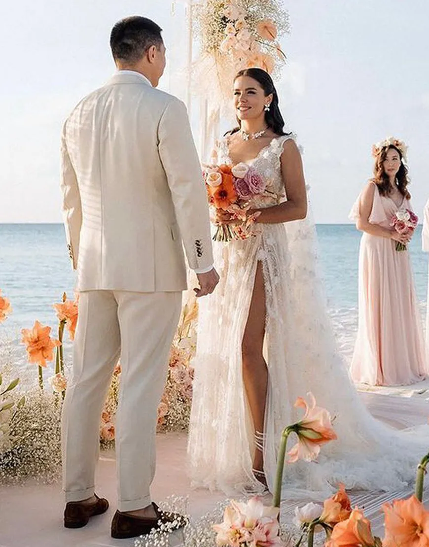 Luolandi A-line Lace Wedding Dress with Split V-neck Sexy Beautiful Without bride veil