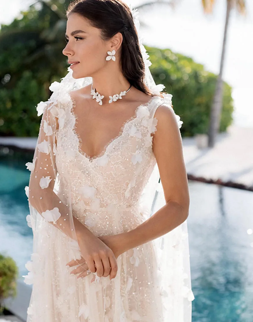 Luolandi A-line Lace Wedding Dress with Split V-neck Sexy Beautiful Without bride veil