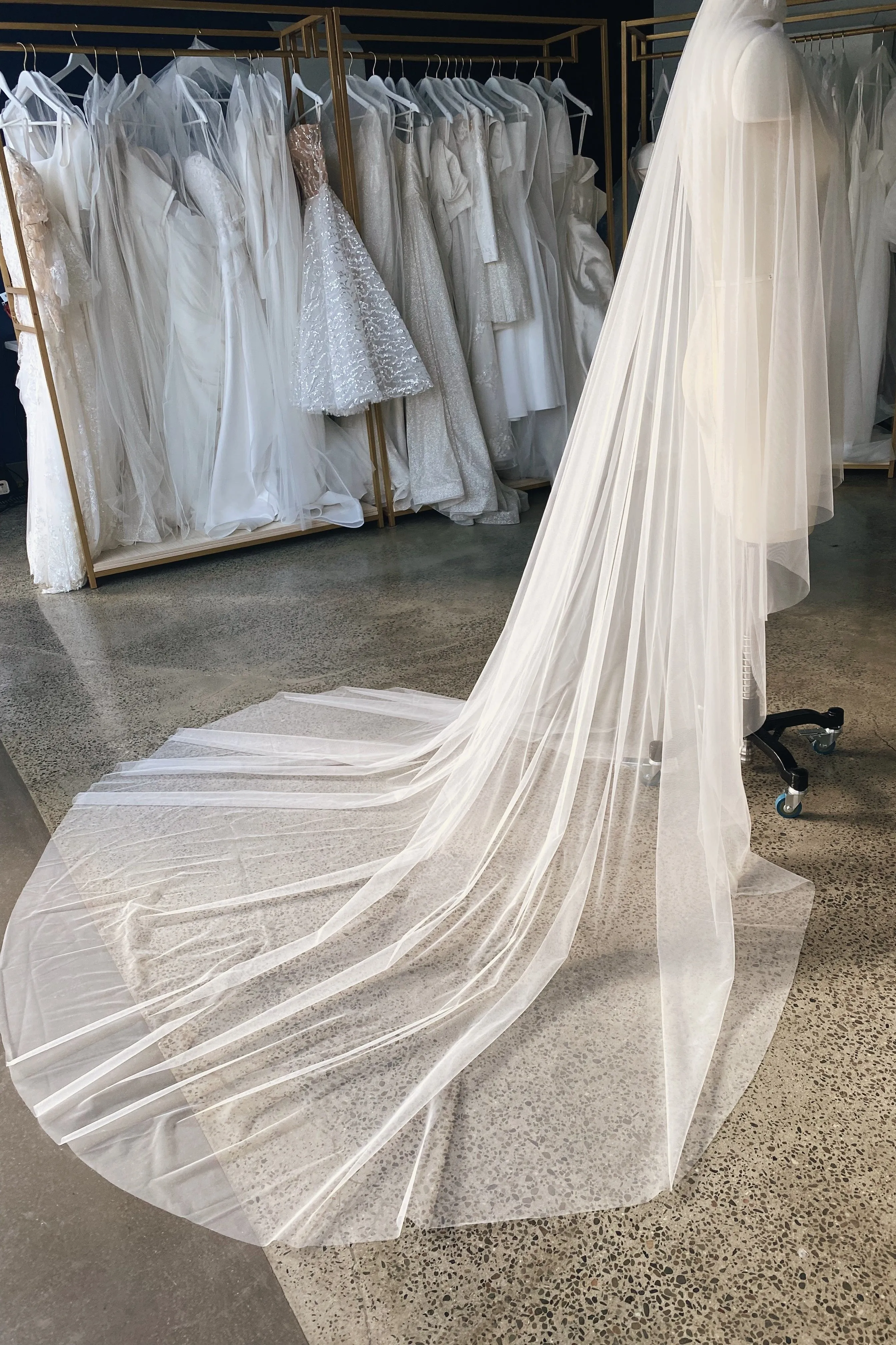Two-Tier Veil Breeze