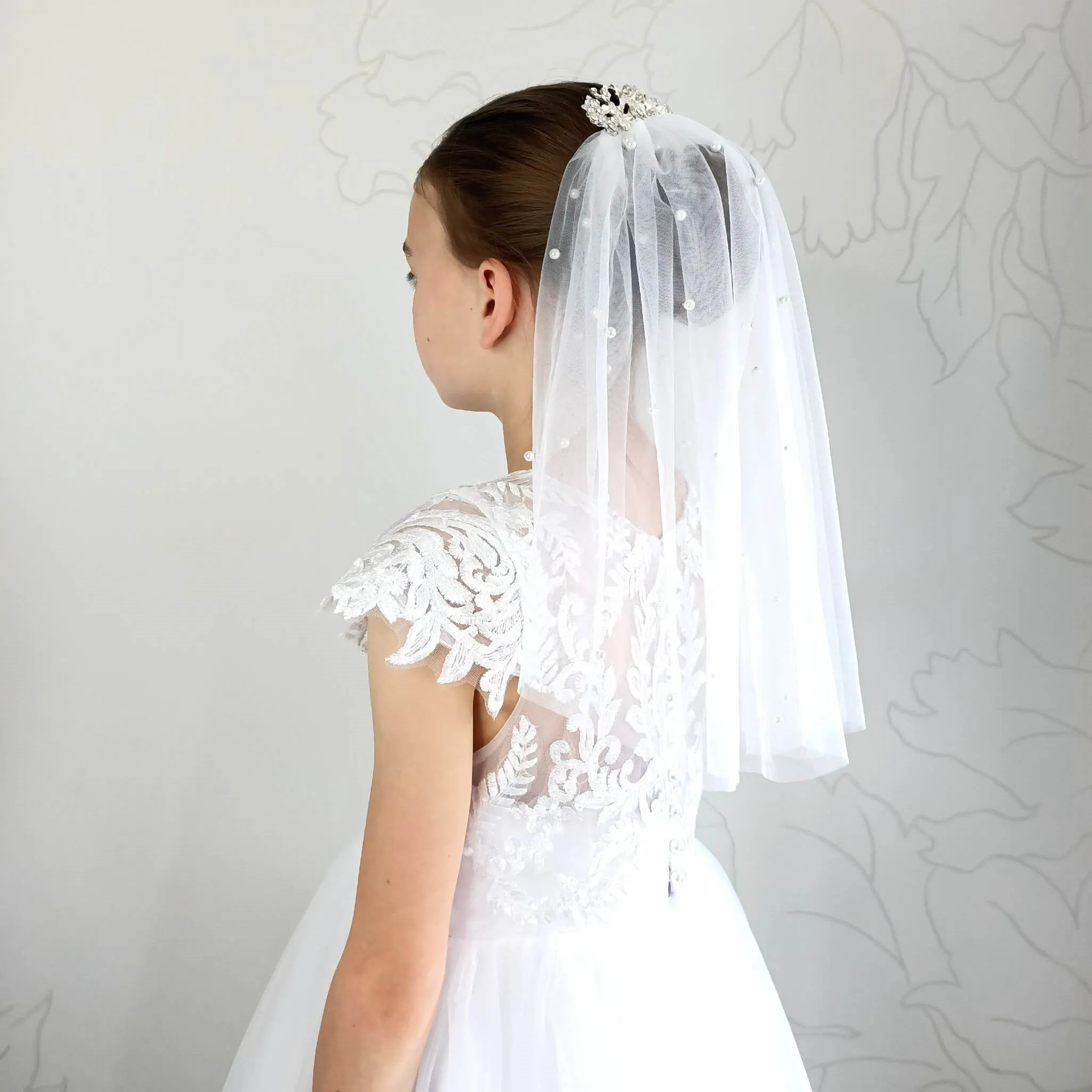 Veil decorated with beads