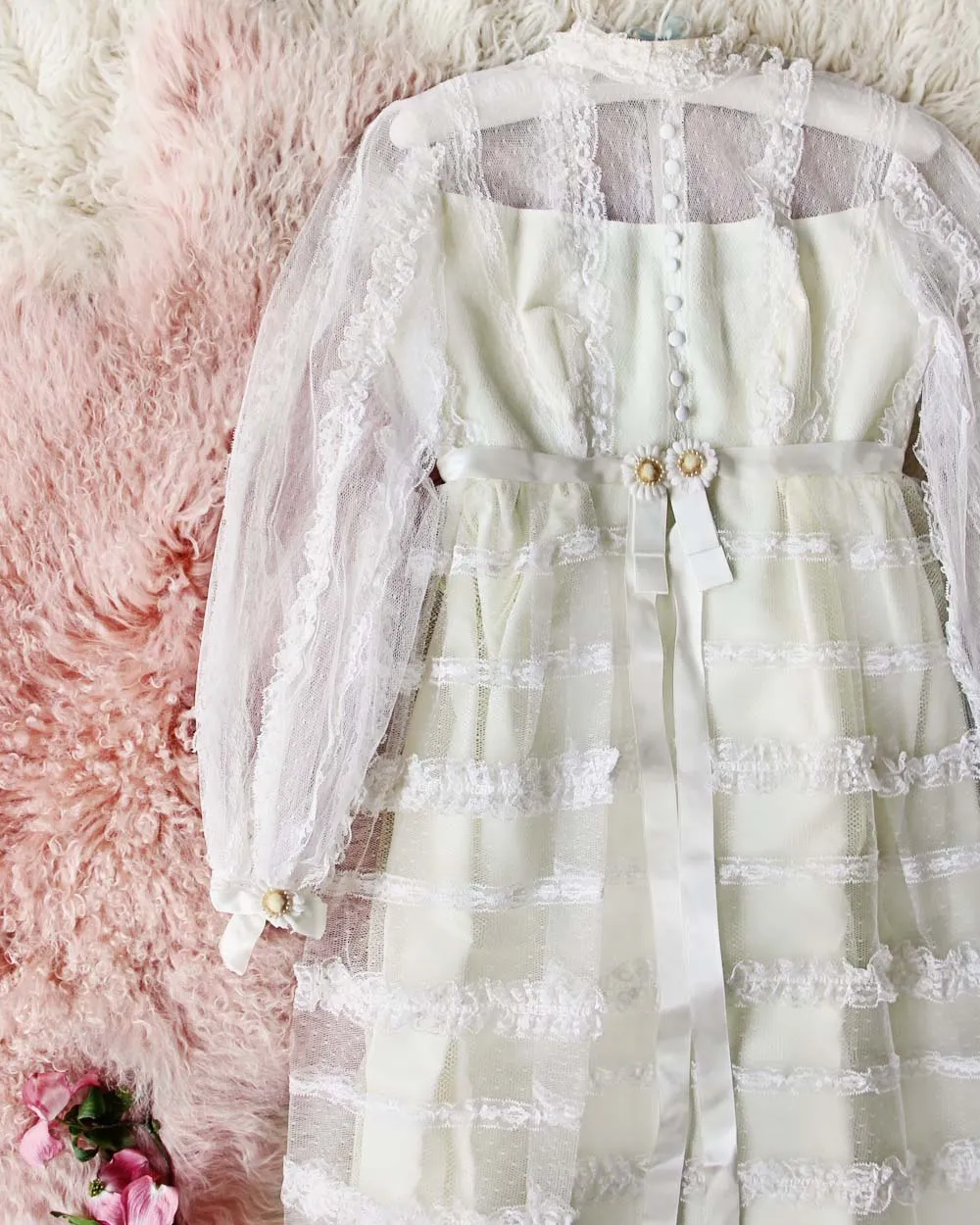 Vintage Daisy Lace Wedding Dress