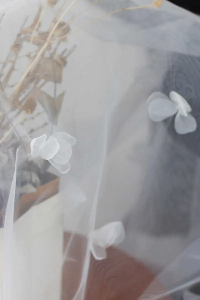 White Mesh Flower Bridal Veil with Hair Comb